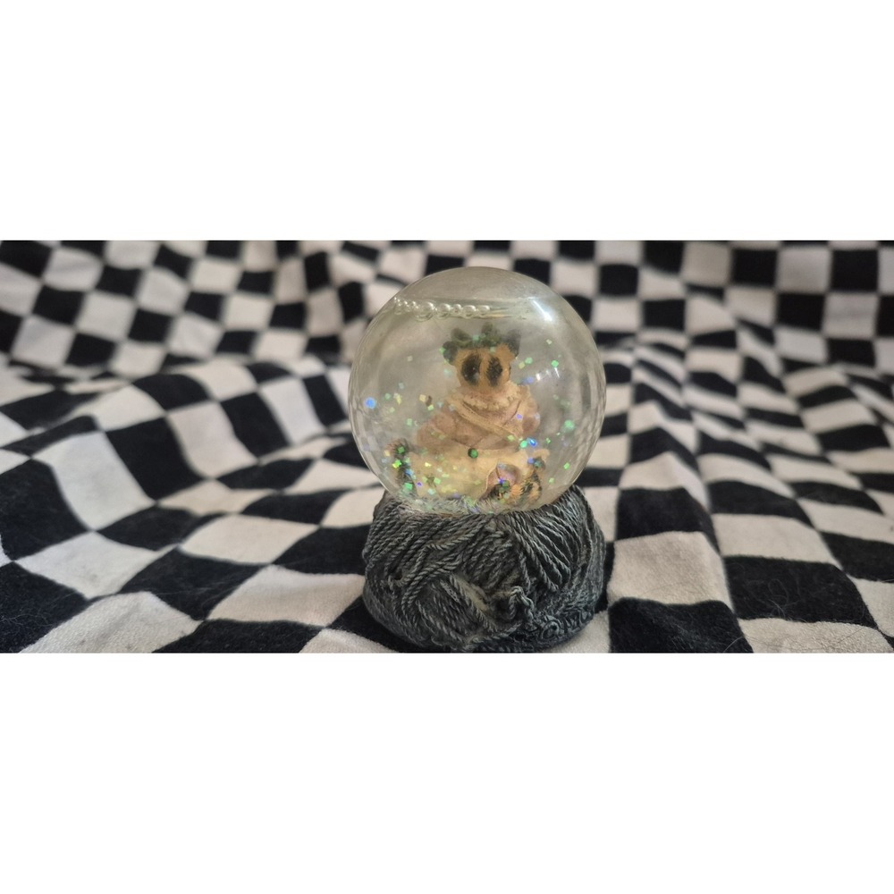 Boyds Bears Clawdette‎ Fuzztace 2000 Snow Globe Yarn Merchant #148